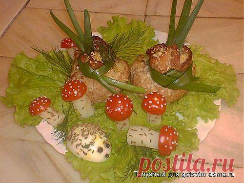 Грибочки в мешочке
Потребуеться кусочки маринованой свинины-5шт.,грибы-300гр.,картошка отварная-1большая,сыр тертый-100гр.,сметана-5ч.л.,зелень рубленая укроп и лук,масло слив.-50гр.,для оформления-листовой салат,помидоры чери,картошина вареная,половинка яйца,лук зел.