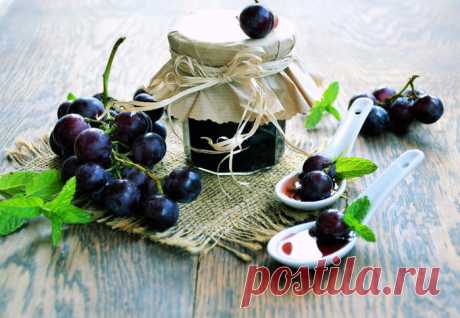 Очень вкусные и необычные заготовки из винограда на зиму Сезон заготовок уже практически подошел к концу. В качестве блестящего финального аккорда предлагаем побаловать себя и своих близких несколько необычными заготовками из, казалось бы, обычной ягоды – в…