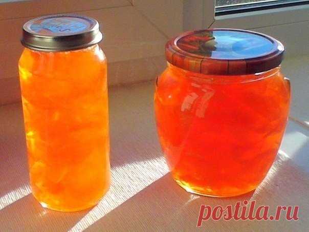 Мандариновое варенье

1 кг мандаринов, 1 кг сахара. Помытую кожуру 3-х мандаринок очистить от белой пленки и нарезать на тонкие полосочки. Сварить сироп и положить мандаринки и цедру в ёмкость для варки до закипания, дать остыть, затем прокипятить (повторить 3 раза). Последний раз варить чуть дольше, пока не загустеет (минут 15), постоянно помешивая на очень медленном огне. 

Приятного чаепития!