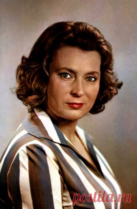 Любовь Соколова
- 31 июля, 1921
 • 6 июня 2001