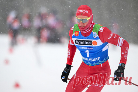 Большунов выиграл марафон на чемпионате России. Трехкратный олимпийский чемпион Александр Большунов выиграл марафон на 50 километров свободным стилем на чемпионате России в Сыктывкаре. Гонка прошла в воскресенье, 3 апреля. Спортсмен преодолел дистанцию за два часа, девять минут и 29,4 секунды. На втором месте финишировал Андрей Ларьков.