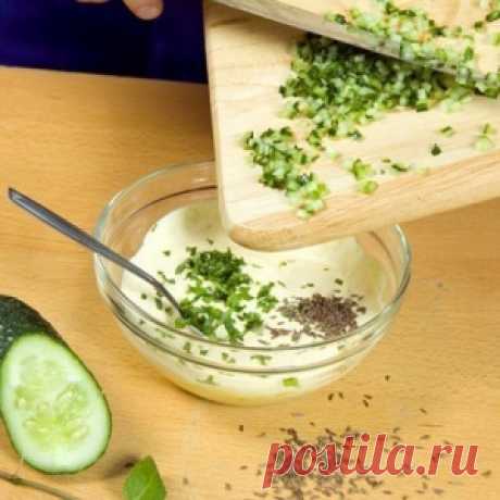 5 рецептов соусов, которые заменят майонез в салате