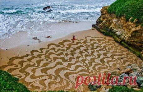 Картины на песке от Andres Amador
Талантливый человек талантлив во всем. Перефразировав эту фразу, можно сказать, что творческая личность из ничего может создать шедевр.