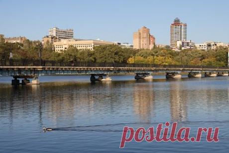 Рособрнадзор оценил возможность введения ОГЭ и ЕГЭ на новых территориях. В четырех новых регионах России — Донецкой и Луганской народных республиках, а также в Запорожской и Херсонской областях — возможно введение ЕГЭ и ОГЭ в качестве основных форм итоговой аттестации после перехода на российские образовательные стандарты. Об этом заявили в Рособрнадзоре.