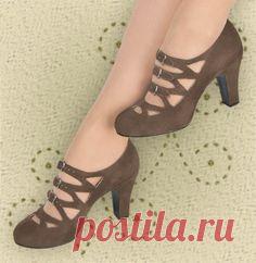 Women's style: - These are an exact copy of a 1940s Swing-Era dre...