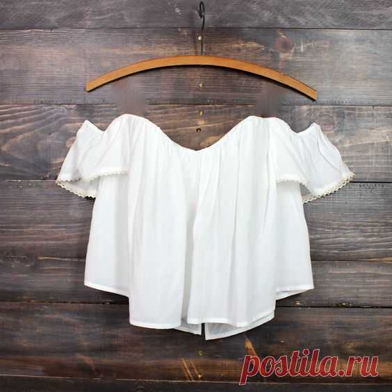 Boho chic off the shoulder crop top | white