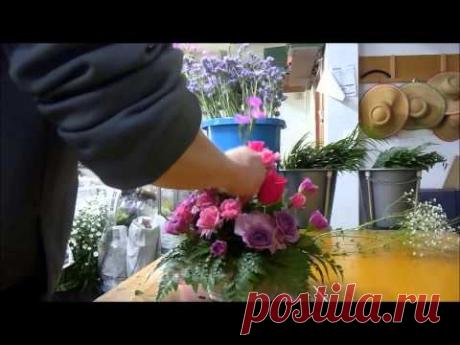 Флористика для начинающих: как составить праздничный букет своими руками (мастер класс). - YouTube