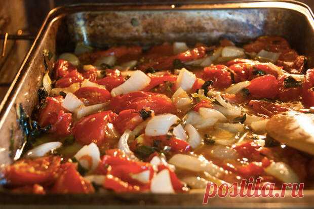C каким маслом запекать овощи, чтобы вкус был максимальным - Steak Lovers - 26 мая - 43974391032 - Медиаплатформа МирТесен При таких способах термообработки, как жарка и запекание, редко когда можно обойтись без жира или масла. Этот ингредиент не дает продуктам пришквариться к дну и стенкам посуды, он же способствует формированию хрустящей, румяной корочки. Небольшим количеством масла необходимо сбрызгивать и овощи, - 26 мая - 43974391032 - Медиаплатформа МирТесен