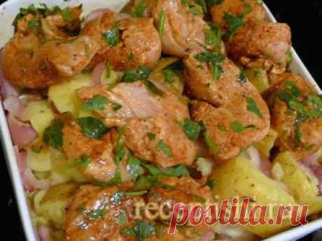 Курица, запеченная с картошкой в духовке | Кулинарные рецепты с фото