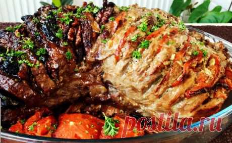 Свинина, фаршированная черносливом и помидорами
