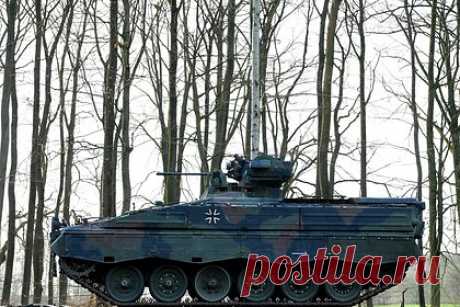 Военные рассказали о непригодности БМП Marder в Донбассе. Военнослужащий группировки «Центр», участвовавший в восстановлении трофейной немецкой боевой машины пехоты (БМП) Marder, рассказал о ее недостатках. «Marder предназначена для передвижения по твердым грунтам, по асфальтированным дорогам, возможно по песчаным дорогам, по грязи она движется очень плохо», — отметил он.