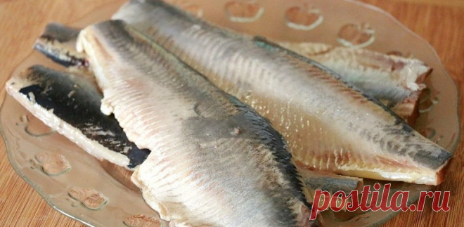 Как сделать селедку потрясающе вкусной с помощью трех ложек мёда. Уникальный маринад, который доведет рыбу до готовности за 2 часа.