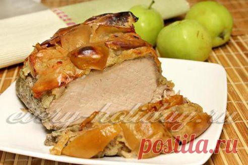 Свинина, запеченная в фольге в духовке - рецепт отличного и вкусного мяса по нашей ссылке
http://every-holiday.ru/492/Svinina_zapechennaya_v_folqge_v_duhovke/