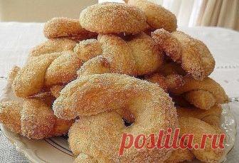 ПЕЧЕНЬЕ, КОТОРОЕ ТАЕТ ВО РТУ

Очень простой рецепт, по которому можно легко и быстро приготовить такое печенье, которое будет просто таять во рту. Не что иное как семечки. Его не замечаешь, как съедаешь. Вкусно!

Ингредиенты:
250 г муки;
100 г сахара;
100 г сливочного масла;
10 г разрыхлителя для теста;
3–4 ст. л. теплой воды;
2–3 ч. л. корицы;
щепотка соли.

Просеять муку с разрыхлителем. Добавить щепотку соли. Размягчить сливочное масло на паровой бане, добавить в него т...