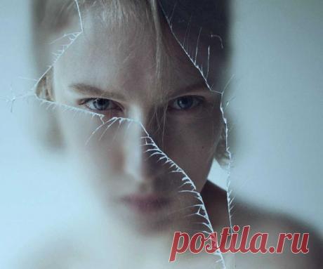 Какой прочитать заговор на плохого человека? 25 сильных заговоров, чтобы наказать обидчика. Заговоры от врагов и недоброжелателей 100% Заговоры и заклинания 25 сильных белых Заговоров от врагов и недоброжелателей, действующие на расстоянии, которые работают мгновенно и действуют сразу. Узнайте как их читать в