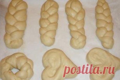 Чайные булочки
Чайные булочки, хорошо подойдут не только к чаю, а и к кофе, молоку, компоту и другим десертным напиткам. Готовятся чайные булочки совсем не сложно и из самых простых ингредиентов. При этом они очень нежные, мягкие и воздушные. У них аппетитный аромат и красивый вид. Список ингредиентов мука — 2,5 стакана […] Рецепт: https://hozyayushka.com.ru/chajnye-bulochki/