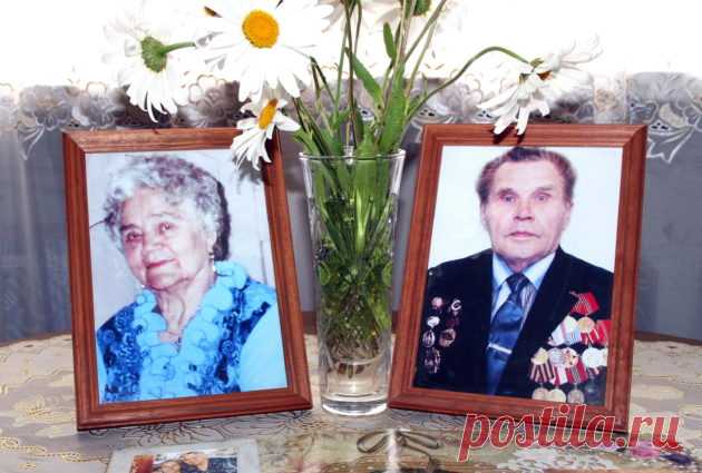 Вечная любовь последнего героя 
Приказом директора школы Сергей Карманов, успевший окончить лишь семилетку, был назначен учителем начальных классов. Надо же было кому-то учить деревенских ребятишек. Вот Сергей, уже навеличенный Ивановичем, и сеял «разумное, доброе, вечное» по мере своих знаний и своего усердия. Вроде, получалось. Слушались мальчики и девочки своего молодого учителя. Кто-то из ребят приносил в класс отцовские письма с фронта. В этих письмах были непременные...