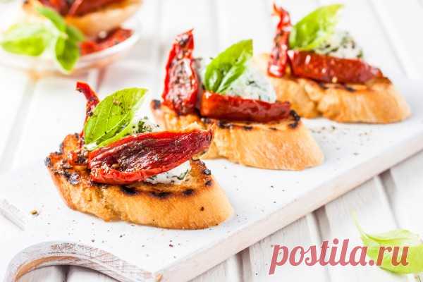 Брускетта с вялеными томатами и козьим сыром Классический рецепт итальянской закуски-антипасто. Подавай ее с бокалом холодного вина.


Ингредиенты

чибатта4 ломтика
вяленые помидоры4 шт
чеснок1 зубчик


козий сыр100 г
руккола
оливковое масло


2…