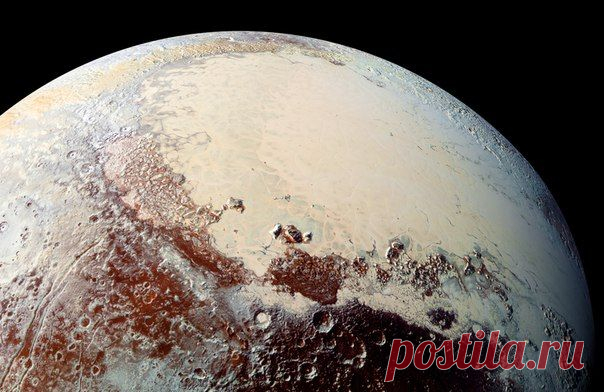 Фотография Плутона от New Horizons космического корабля НАСА Фото объединяет синий канал, красный и инфракрасный в одно изображение / Интересный космос