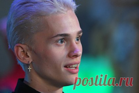 Милохин высказался о дебюте в боксе. Блогер Даня Милохин высказался о дебюте в боксе, который состоится 16 февраля. Блогер заявил, что его не волнуют недовольные тем, что он планирует выйти на бой под флагом России. «Я родился в России, какую страну мне еще представлять? Дубай?! Эмираты?!» — отметил Милохин.