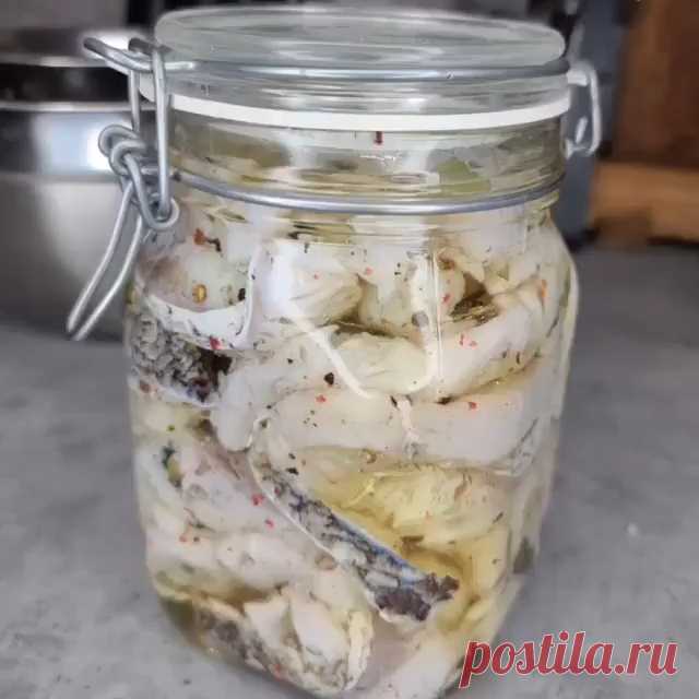 Домашняя селёдка по рецепту моей мамы 🔥
⠀
Ингредиенты:
- филе толстолобика
- соль
- уксус 6%
- смесь перцев
- лавровый лист
- кориандр 1 ч.л (по желанию)
- подсолнечное масло
Перед подачей добавьте лук
Приятного аппетита 😋
Автор: @vasilymishlen
.
Подписывайтесь на лучший блог для хозяюшек
👇👇👇
@hozayuska
⠀
#eda #vkusno #вкусно #рецепты #еда #вкуснаяеда #кулинария #вкусныерецепты #recepty