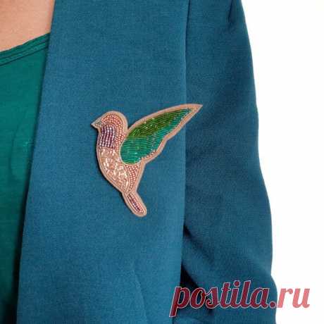 Замечательная брошь-птичка