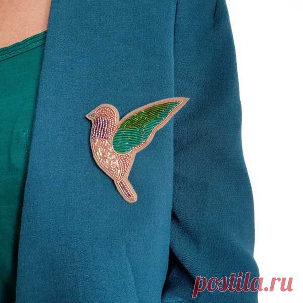 Замечательная брошь-птичка