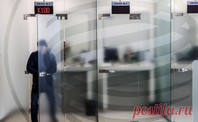 Средний лимит по кредиткам в России приблизился к ₽100 тыс.. В июне средняя сумма, которую банки готовы давать в долг по кредитным картам, достигла рекордных 97,8 тыс. руб., посчитали в «Скоринг Бюро». Эксперты связывают рост лимитов по кредиткам с ускорением инфляции