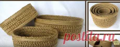 Вяжем крючком из джута. Оригинальные и полезные подарки близким 


Кармашки на стену. Органайзер для ванной.
https://www.youtube.com/watch?v=g9hM2CjKDCc

Уроки вязания крючком из джута и пряжи.
 Идеи 2.
https://www.youtube.com/watch?v=0TfVaUEm3_U

Прихватка крючком.…