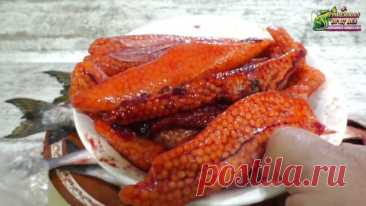 Вот так нужно солить красную икру из замороженной горбуши с магазина Как правильно солить красную икру из замороженной горбуши с магазина вы узнаете посмотрев это видео, друзья если вам повезло и вы купили в магазине замороженную рыбу горбуша или форель, и в ней оказалась красная икра то попробуйте посолить икру правильно, в этом видео я подробно покажу и расскажу ка