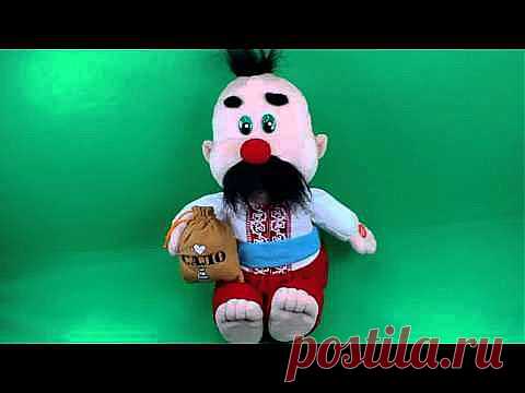 Дядька Охрим – очаровательный украинский мужчина в самом расцвете сил! У него невероятно эффектная внешность – зеленые глаза, красный нос пуговкой, забавный чуб на голове и роскошные черные усы! В руках плюшевый мужичок держит мешок с салом – любимым лакомством всех своих соотечественников.

 Дядька Охрим, одетый в национальный костюм, исполняет знаменитый украинский хит «Ты ж меня пидманула». Во время пения он покачивается в правую и левую стороны,  открывает рот и забавно двигает ножками.