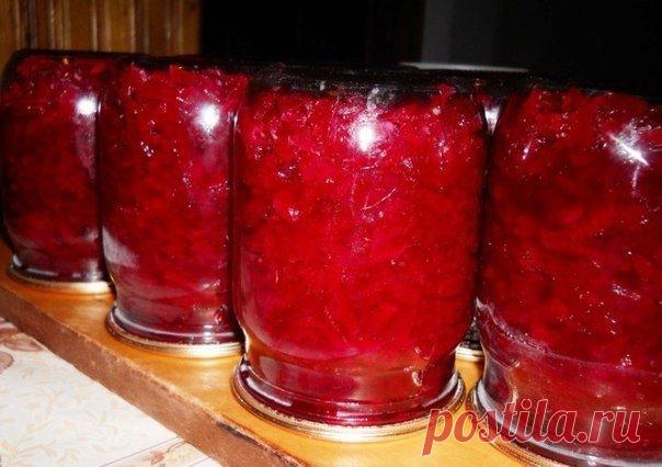 Салат из свеклы на зиму

Салат из свеклы на зиму консервируется хозяйками не часто. Гораздо большей популярностью пользуются такие овощи, как помидоры, огурцы, кабачки и баклажаны. И, тем не менее, заготовить свеклу будет очень полезно. Кроме того, процесс консервации также прост, как и в случае с другими продуктами, что традиционно консервируются в летний период.
Показать полностью…