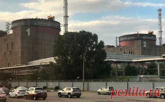 На ЗАЭС пообещали восстановить градирню после пожара. Несущие конструкции на градирне визуально не нарушены, но ее еще нужно обследовать, сообщила представитель ЗАЭС. Эксперты МАГАТЭ, посетившие территорию после пожара, заявили, что не нашли «ни остатков покрышек, ни остатков дрона»