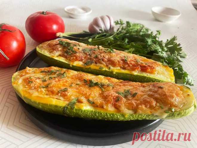 Кабачки с моцареллой и соусом маринара в духовке Кабачки с моцареллой и соусом маринара, запечённые в духовке, изысканное блюдо итальянской кухни, которое легко приготовить дома