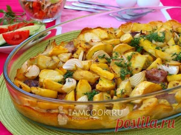 Еще один способ запекания мяса с картошкой в духовке. Свинина с картофелем и луком — ароматное и сытное блюдо, приготовьте его в выходные.