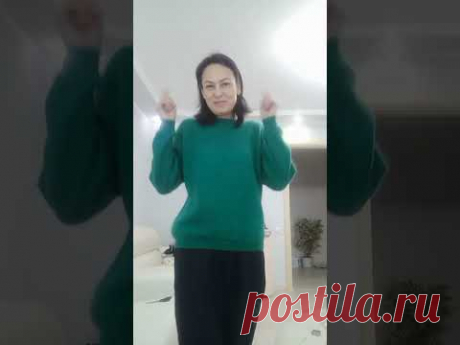 Зеленый джемпер из мохера со спущенным рукавом