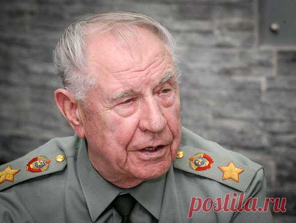 Маршал Язов о чудовищной лжи и правде о Сталине 
Беседа с последним Министром обороны СССР Маршалом Дмитрием Тимофеевичем Язовым.
Корр.: Недавно кинорежиссёр Никита Михалков предложил признать преступной деятельность Горбачёва и Ельцина. Неплохо бы…