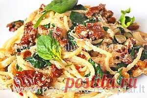 Spageti su rikotos sūriu ir špinatais