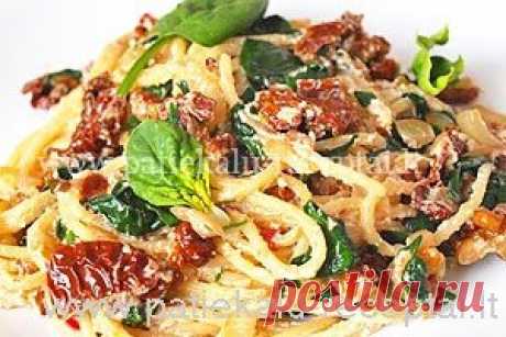 Spageti su rikotos sūriu ir špinatais