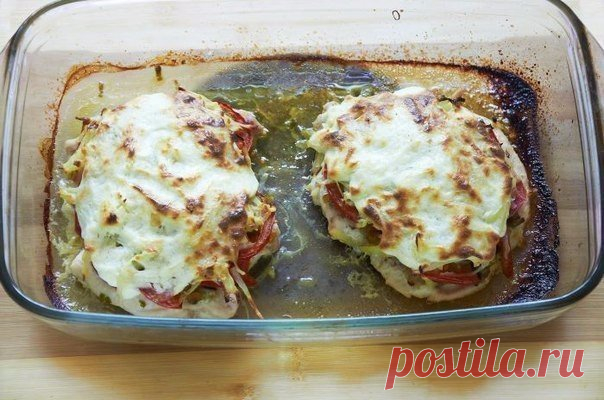 Куриная грудка под шубой. Не стоит ждать повода, чтобы приготовить 


Очень вкусно и не особо сложно!









Ингредиенты:
Грудка куриная 2 штКартофель 3 штЛук репчатый 1 штПомидор красный 2 штШампиньоны свежие 2 штСметана 25% 150 гЛук зелёный 2 штСоль По вкусуПерец…