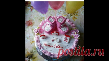 Торт для девочки на 1 годик)))Cake for the girl for 1 year Ванильный бисквит+шоколадный бисквит+сметанно-творожный крем+замороженная вишня Насадки: Роза 2см Звездочка без номера , ＃16 Кружочек 4мм Листик ＃ 352 Vanill...