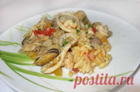 Паэлья по-испански с мясом и морепродуктами - рецепт с фото пошагово Паэлья по-испански с мясом и морепродуктами - пошаговый кулинарный рецепт приготовления с фото, шаг за шагом.
