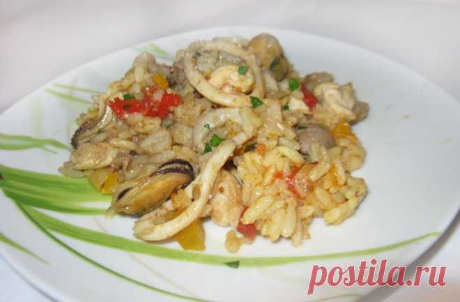 Паэлья по-испански с мясом и морепродуктами - рецепт с фото пошагово Паэлья по-испански с мясом и морепродуктами - пошаговый кулинарный рецепт приготовления с фото, шаг за шагом.
