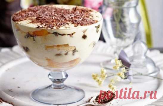 Вы больше никогда не будете печь торты: Самый вкусный десерт «ТИРАМИСУ»… Ела бы и ела столовыми ложками!

ИНГРЕДИЕНТЫ:

 	200 гр. любого песочного печенья
 	200 гр. нежирного творога
 	100 гр. сметаны
 	50 гр. сахара
 	1 ч. л кофе
 	ваниль
 	какао

Десерт Тирамису

 

ПРИГОТОВЛЕНИЕ:

 	Смешать в блендере творог, сметану, сахар и ваниль до однородной мас