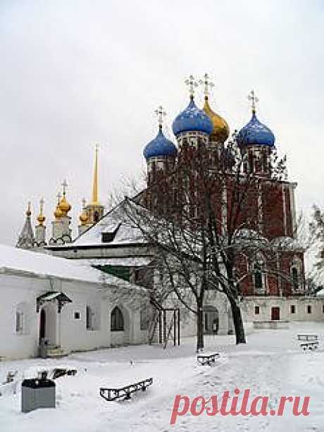 Путешествие в Рязань в Рязанский Кремль в 2011 году..Консисторский корпус и Успенский собор.