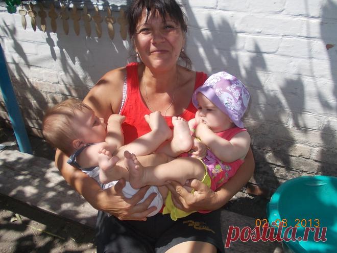 Детки с капустной грядки.