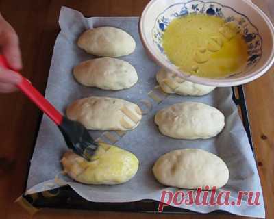 Пирожки с молодой капустой, зеленью и яйцом | Pechemdoma.com