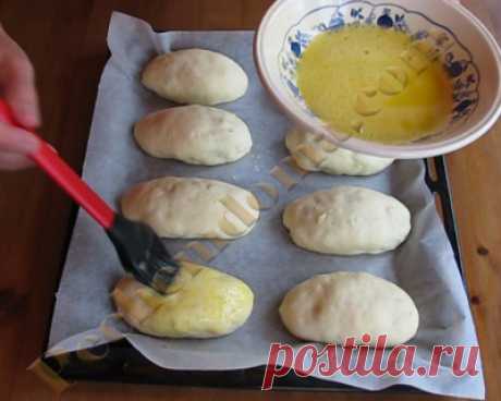 Пирожки с молодой капустой, зеленью и яйцом | Pechemdoma.com
