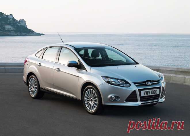 Седан Ford Focus 3: технические характеристики, отзывы владельцев и фото Седан Ford Focus 3 - автомобиль, выпускаемый с начала 2011 года. Данное поколение получило другой кузов, ставший более аэродинамичным, что очень сказалось на управляемости и динамике автомобиля. Седан