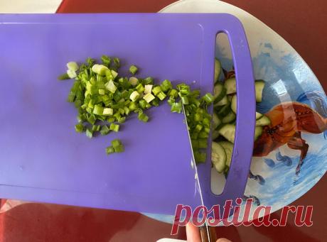 Дожила до 37 лет и до сих пор не знала, для чего сделано отверстие в разделочной доске | На веточке | Яндекс Дзен